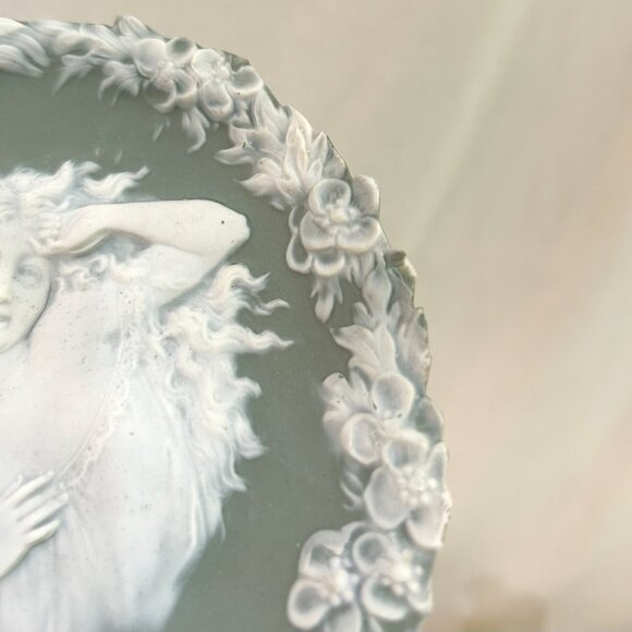 Jasperware Sage Green Cupid & Lady Decorative Wall Plate Schafer Vater - Picture 5 of 6